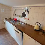Und Wald Apartment *