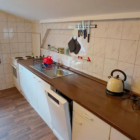 Und Wald Apartment *